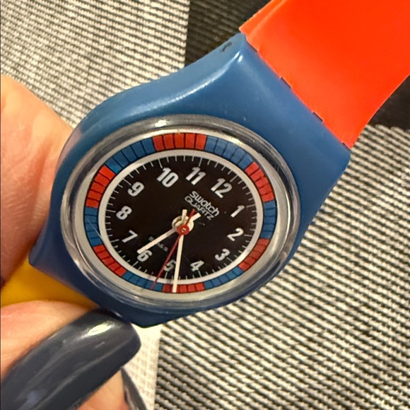 Vintage 1985 Swatch Ladies' Tri-Color Racer (LS102) watch - Picture 5 of 5